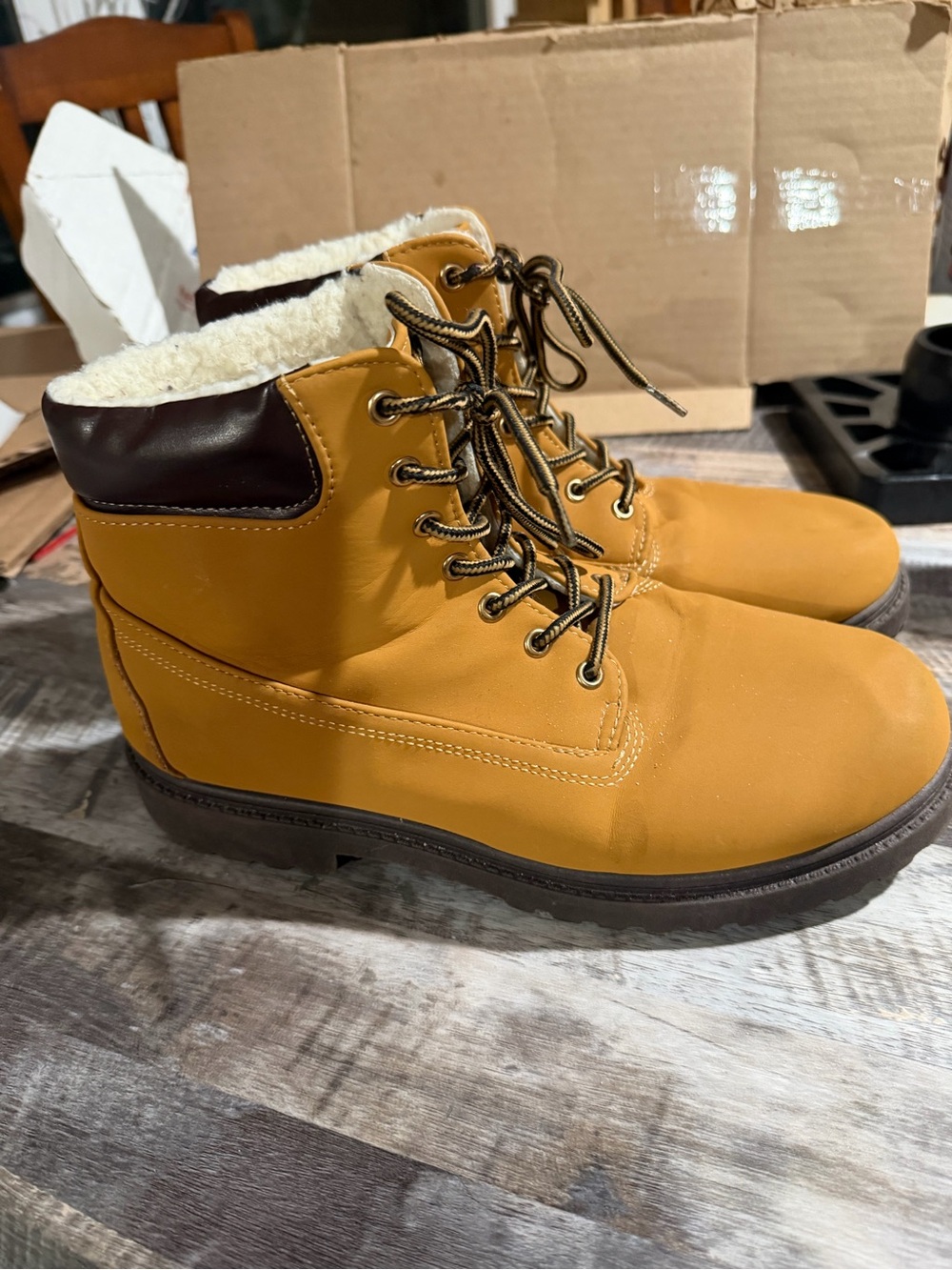 Men's size 7 Tan Shearling-Lined Lace-Up Work Boots